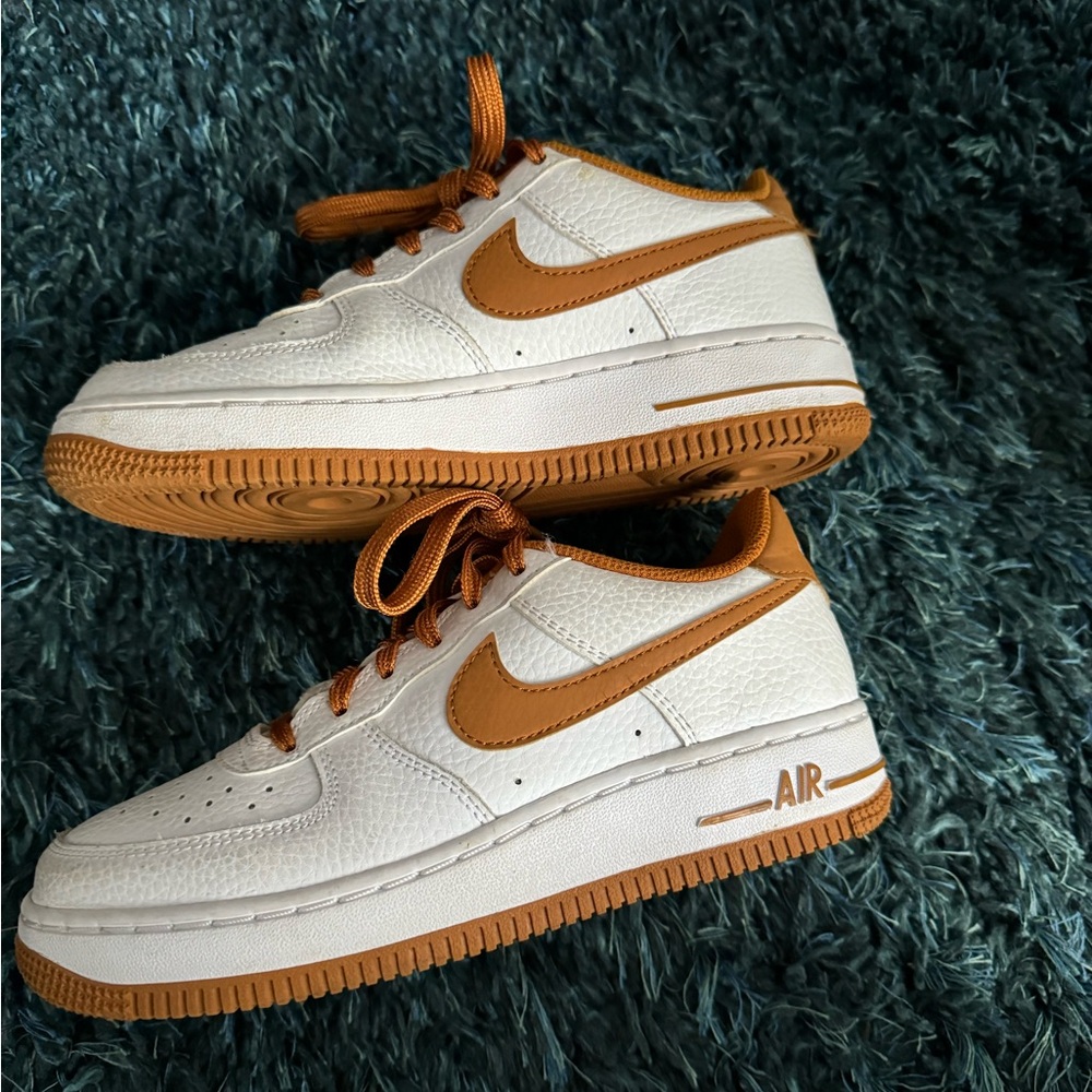 Nike air youth sz 4